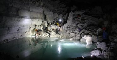 "Інопланетне життя" вже тут: мільйони років воно процвітає в печері без світла і дощової води