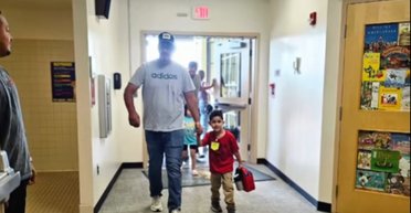 Хлопчик "пропав" зі шкільного автобуса в перший день навчання: як його знайшла мама (відео)