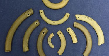 Археологи выяснили, что охотники-собиратели каменного века обменивались "браслетами дружбы"