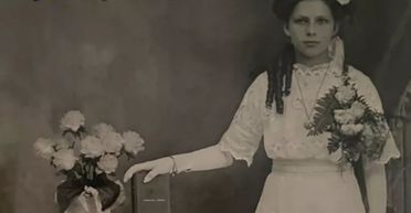 Дівчина не могла повірити в те, що побачила на сімейному фото 1900-х років