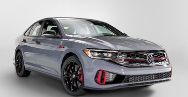 Бюджетний спорткар: Volkswagen Jetta отримав нову заряджену версію (фото)