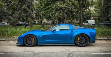 Ракета на 1100 сил: в Киеве заметили экстремальный американский спорткар (фото)