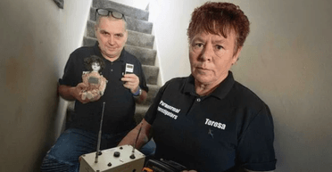 Усе почалося з цвинтаря: подружжя з Великої Британії вірить, що "запросило" примару до свого будинку