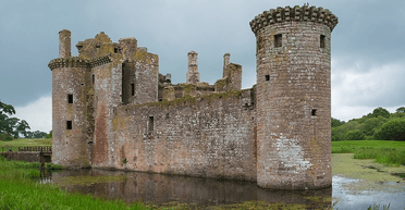 Владельцы предлагают деньги за жизнь в древнем замке, однако есть одно условие (фото)