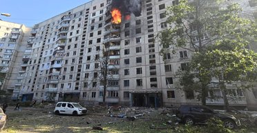 Удар ВС РФ по Харькову: авиабомба попала в жилой дом, более 30 раненых (видео)