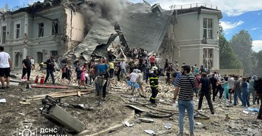 "Охматдит" як ультиматум: чому Росія вдарила по Києву в розпал поїздки Орбана