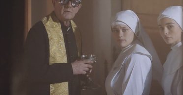 "Униженный и оскверненный": в Италии возмутились рекламой, снятой в католическом монастыре (видео)