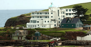 Притулок таємниць: чому не можуть продати острів, що надихав письменницю Агату Крісті