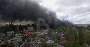 "Сгорело все": в Воронеже вспыхнул электромеханический завод "ЭНИКмаш-В" (фото, видео)