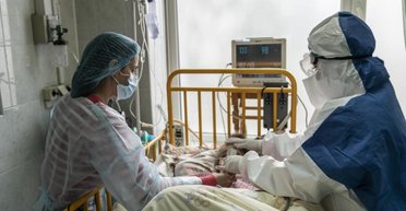 Жонглюючи смертями. Навіщо влада "хімічить" із статистикою на тлі рекордної летальності від ковіду