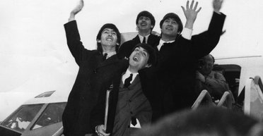 The Beatles: режисер Сем Мендес представив акторів, які зіграють культову четвірку (фото)