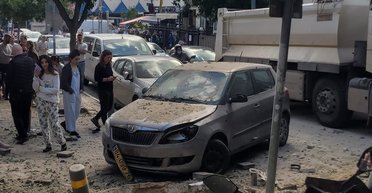 Обломки иранской кассетной ракеты упали у посольства Украины в Израиле (фото)