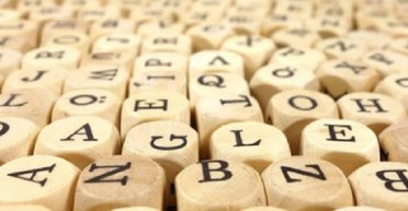 Кириллица ассоциируется с русским миром, а латиница — с западным, — эксперт