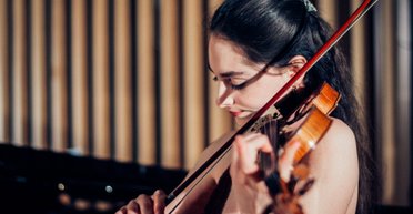 Скрипачке отказали в посадке на рейс Ryanair с 200-летним инструментом (фото)