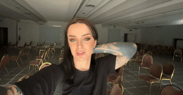 Годами никто не заходил: украинка "разгадала" тайну заброшенного отеля (видео)