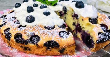 Заливной пирог с черникой: как приготовить вкусную выпечку по простому рецепту