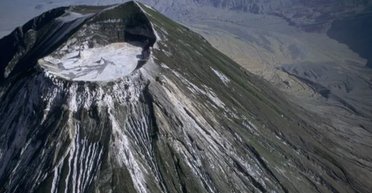 У Танзанії під землю йде унікальний вулкан: він вивергається як садовий шланг