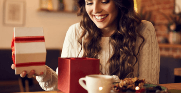 Женщина получила "невероятные" подарки от мужа на Рождество: почему она подала на развод