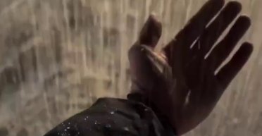 Вода замерзала в воздухе: как спасатели тушили пожар после прилета "Шахеда" в Киеве в -20