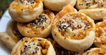 "Равлики" з начинкою: рецепт простого і швидкого перекусу