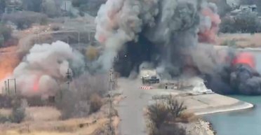 Подрыв Кураховской дамбы в Донецкой области: момент взрыва попал на видео