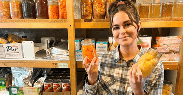 Дівчина побачила, як люди "борються за їжу" і вирішила підготуватися до Судного дня (фото)