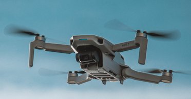 "Защиты нет": инженер создал дрон, охотящийся на конкретных людей по их лицу (видео)