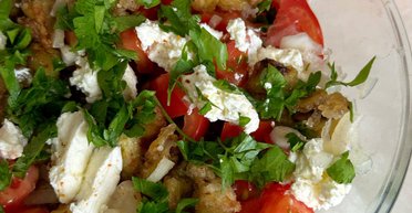 Пікантний салат із баклажанами: як приготувати смачну та корисну страву