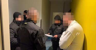 Бив військовозобов'язаних і знімав на відео: на Київщині офіцеру районного ТЦК оголосили підозру