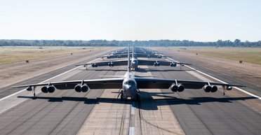 Новый-старый B-52: как США готовят к полетам бомбардировщик, который прослужит 100 лет