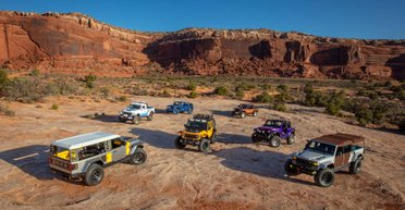 "Пасхальные" внедорожники: Jeep представил яркие модели в ретро-стиле (фото, видео)