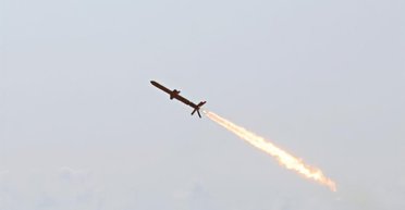 У Києві бойова частина ракети влучила в житловий будинок: людей евакуюють, — Кличко