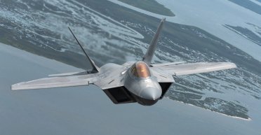 "Выход на пенсию отменяется": в США нечем заменить истребители F-22