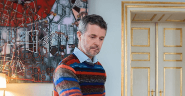 Кронпринц Данії Фредерік показав різдвяне фото на фоні чуток про зради дружині