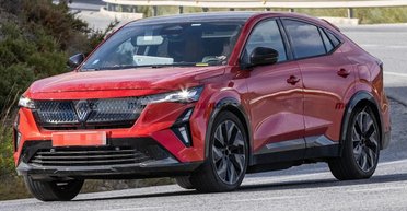 Самый мощный и быстрый кроссовер Renault впервые заметили на дорогах (фото)