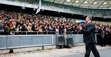"Весь Киев здесь". Картинка и реальность первых (само)дебатов на НСК "Олимпийский"