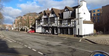 Пугают всех до смерти: блогерша посетила десятки заведений с привидениями перед Хэллоуином (видео)