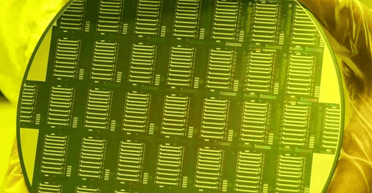 Китай запустив 100-лінійний оптичний чип: на що здатен цей процесор