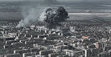 Россияне сбросили трехтонную бомбу на Константиновку: от ФАБ-3000 "колыхнуло весь город" (видео)