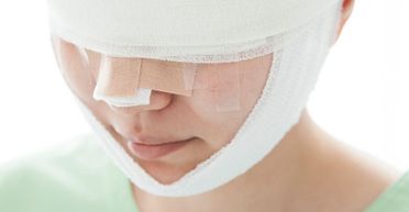 Жінка зробила пластичну операцію, щоб приховати свої статки: тепер її не впізнати (фото)