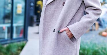 "Найкраще рішення": чоловік купив жінці пальто з великим сюрпризом у кишені (фото)