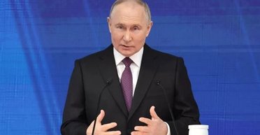 Путин пожаловался, что российских журналистов на Западе запугивают и отбирают транспорт