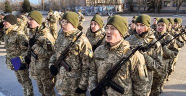 Приодели. Как обувают и одевают украинскую армию