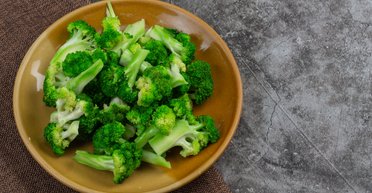 Как долго нужно варить брокколи, чтобы она стала хрустящей и не потеряла цвет