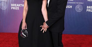 Зої Салдана і Кім Кардаш'ян: зірки Голлівуду вийшли на червону доріжку престижної премії (фото)