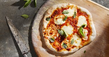 Таку піцу приготує кожен: рецепт приготування тіста та смачної начинки