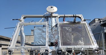 Добуває не тільки електрику: вчені створили надкорисне сонячне вікно (фото)