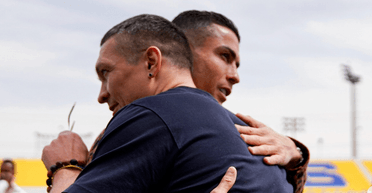 Підпис на футболці та обійми: Роналду та Усик зустрілися в Саудівській Аравії (фото, відео)