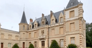 Не чіпали понад 100 років: блогер побував у замку, власник якого загинув на "Титаніку"