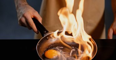 Чому не варто виливати олію після смаження у раковину: корисні поради